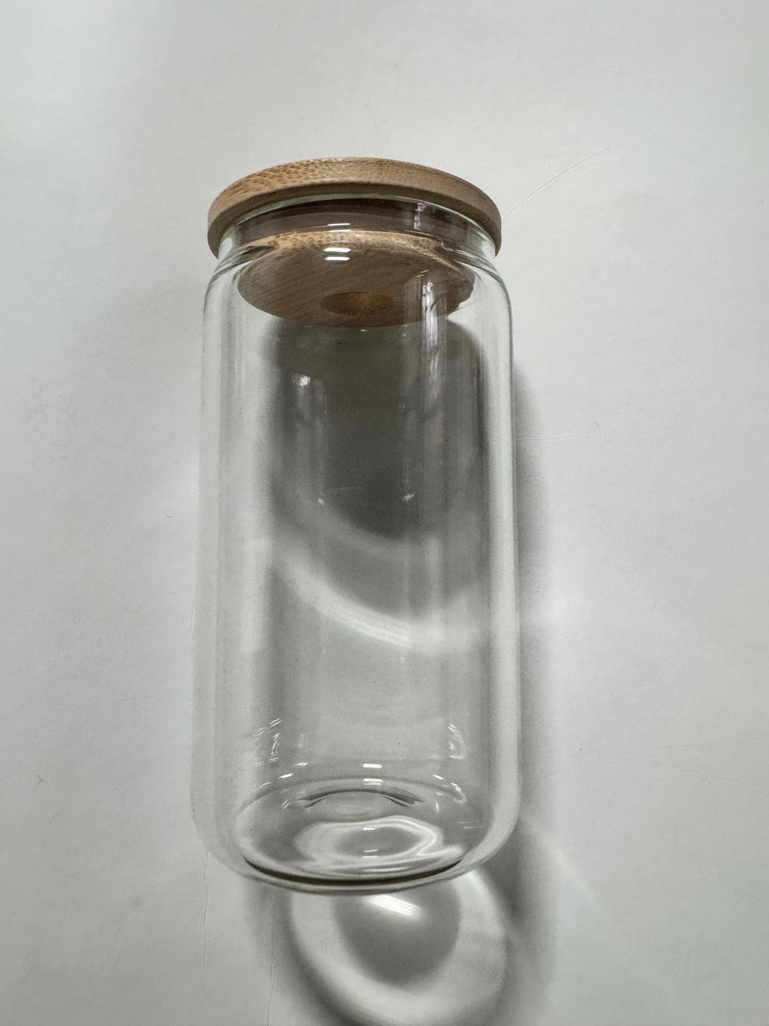 Clear glass jar-shaped tumbler with a bamboo screw lid