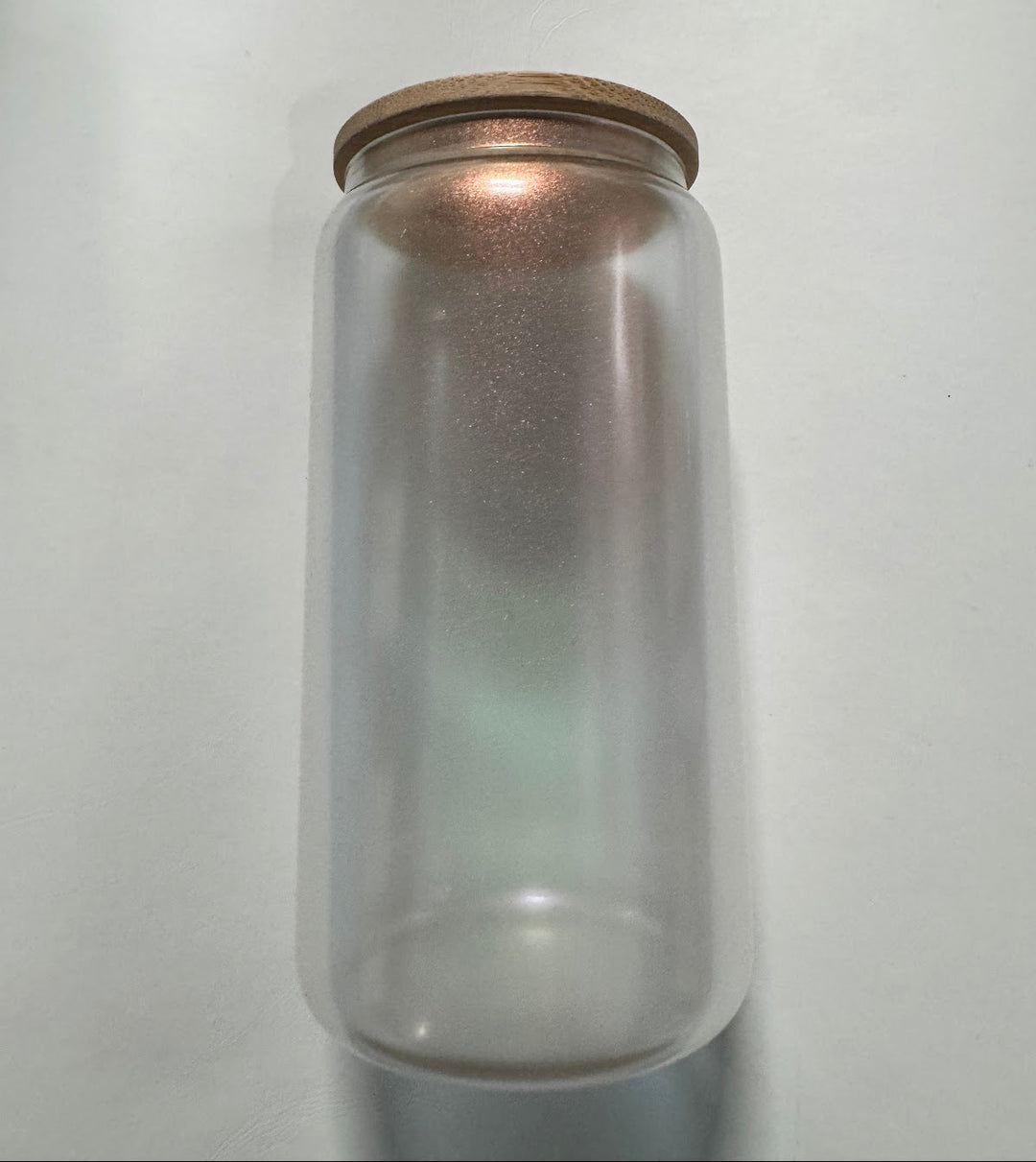 Frosted glass can tumbler with iridescent pearlescent sheen and bamboo lid