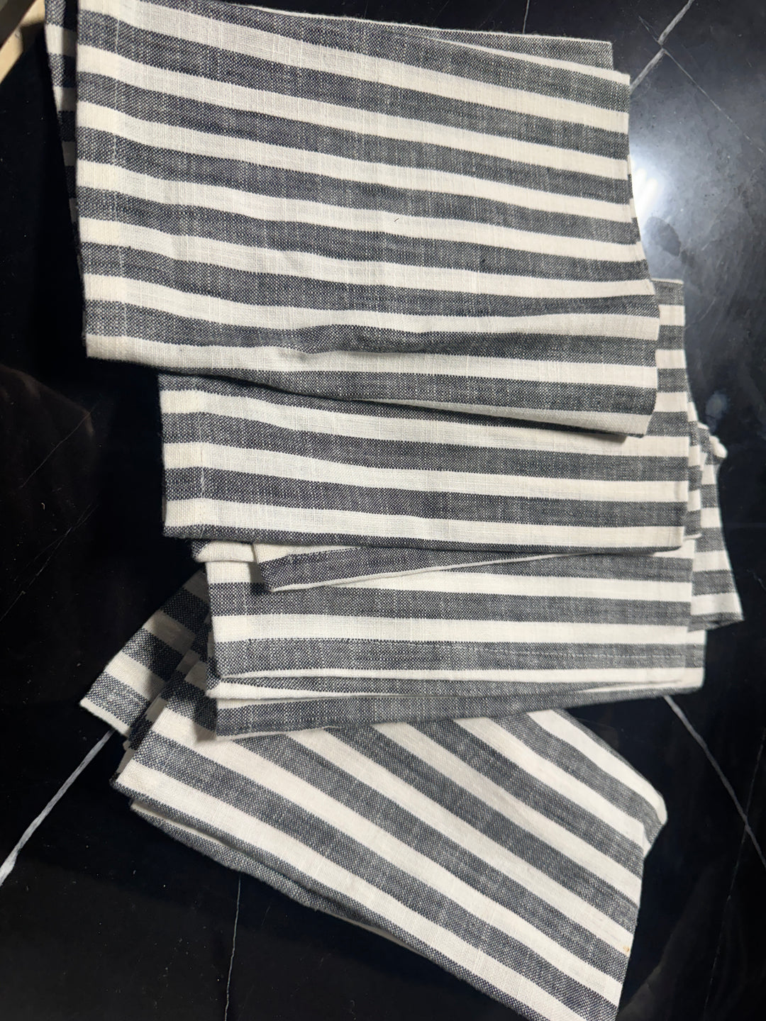Lot 110 - Threshold Charcoal Gray Woven Cloth Dinner Napkin Set