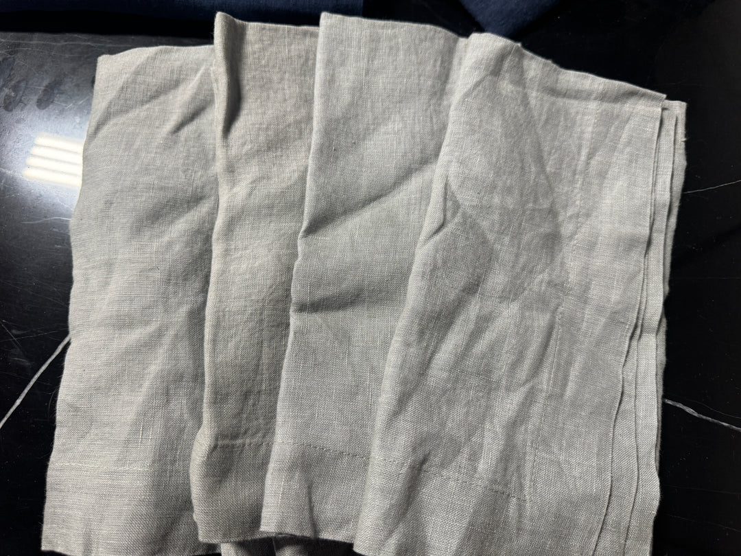 Lot 104 - Crate and Barrel Helena Gray Cloth Dinner Napkin Set