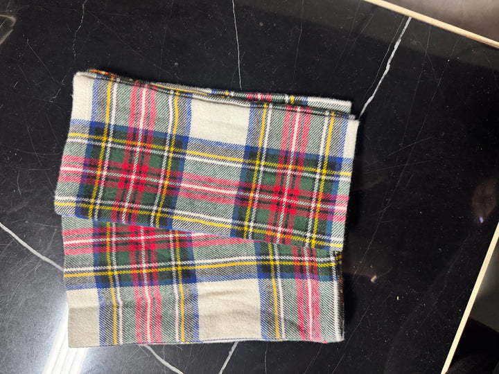 Lot 100 - Holiday Tartan Plaid Cloth Napkin Set
