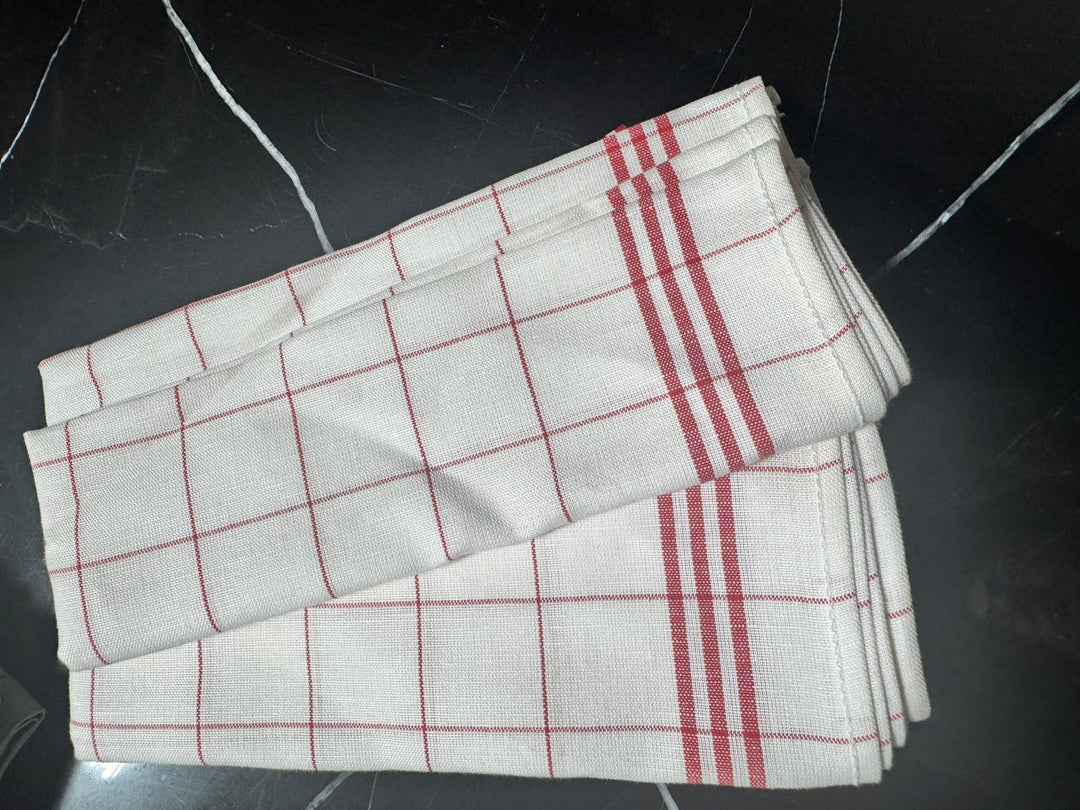 Lot 102 - Tissage de l'Ouest French Red & Cream Checkered Towel Set