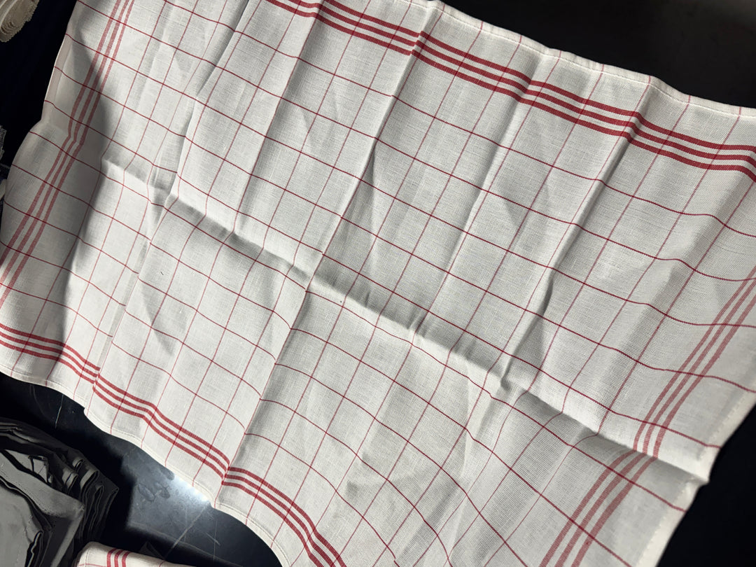 Lot 102 - Tissage de l'Ouest French Red & Cream Checkered Towel Set