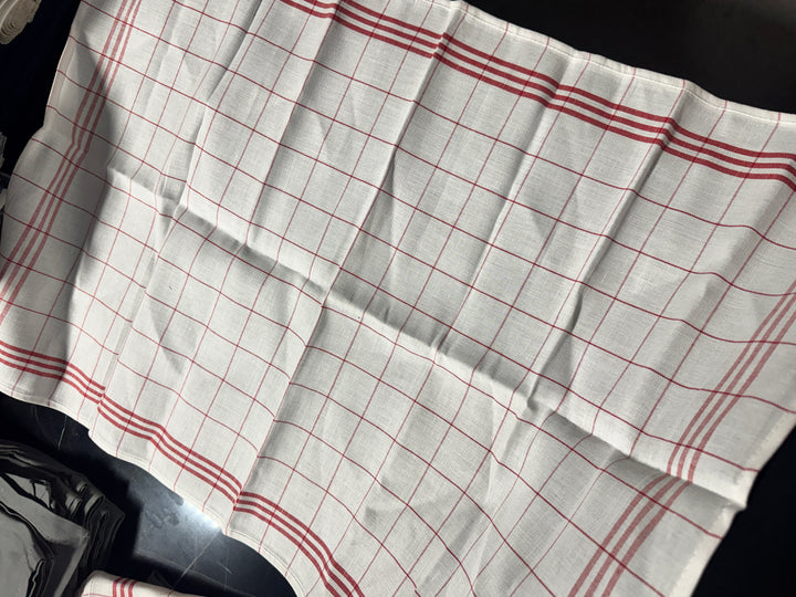 Lot 102 - Tissage de l'Ouest French Red & Cream Checkered Towel Set