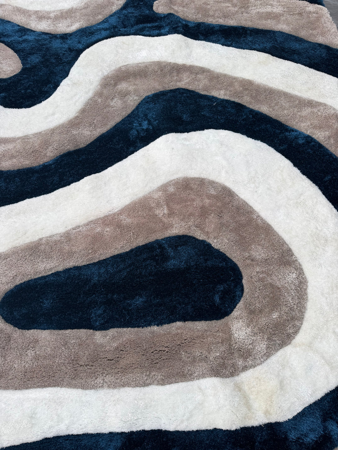 Mateos Collection 8x10 area rug