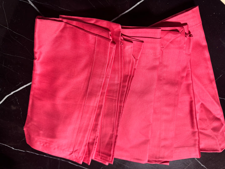 Lot 107 - Crate & Barrel Fete Raspberry Red Napkin Set