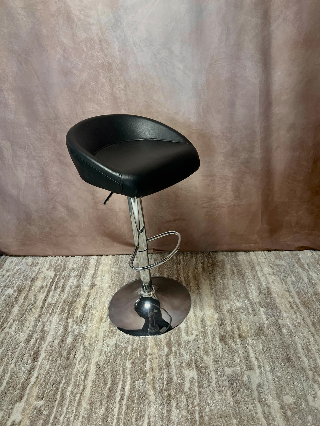Black Vinyl Adjustable Gas-Lift Bar Stool (Chrome)