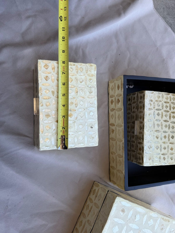 Lot 66 – Mother-of-Pearl Capiz Inlay Decorative Boxes, Set of 4