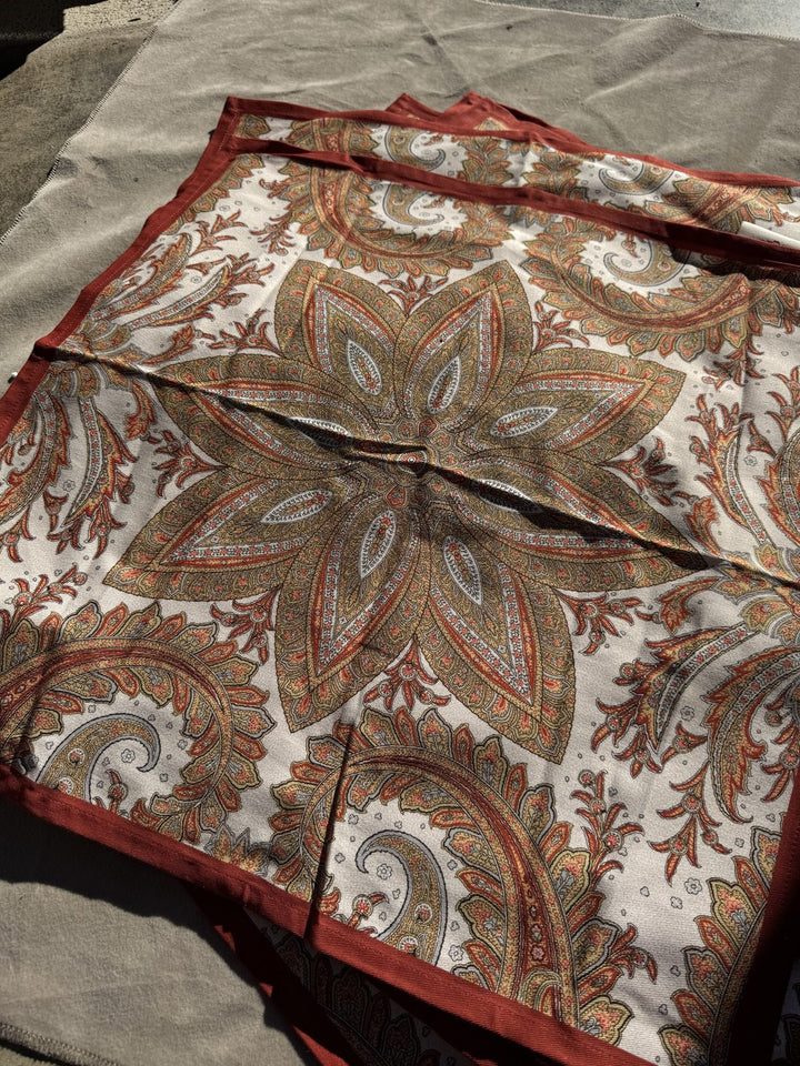 Lot 19 – Maison d'Hermine Paisley Cotton Napkins with Rust Border, Set